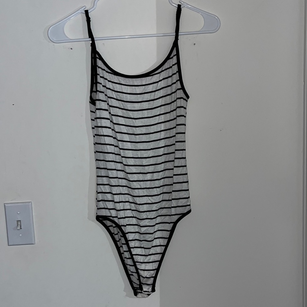 black and white stripped body suit 🖤⚪️